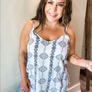 Women's Blue and White Patterned Top